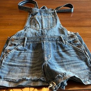 ABERCROMBIE & FITCH DENIM SHORT OVERALLS.  SIZE XS.